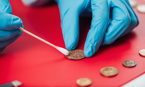 ¿Cómo limpiar monedas antiguas sin dañar su valor? 4 proceso limpieza monedas 1