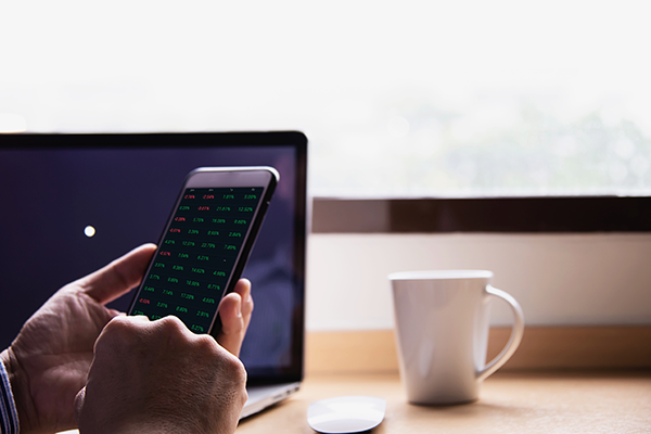 ¿Cómo invertir en oro y plata a través de ETFs? 2 ETF